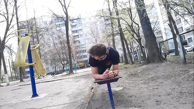 Качаємо пресс на брусах до болі смотреть онлайн
