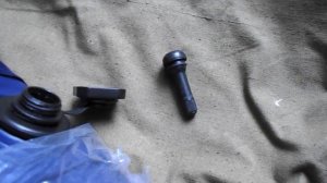 Надуть матрас авто  компресором или вело насосом  на природе.