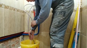 Установить душевую кабину. Проложить трубы.