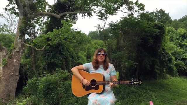 Katie Barbato "Everybody Runs" Acoustic смотреть онлайн