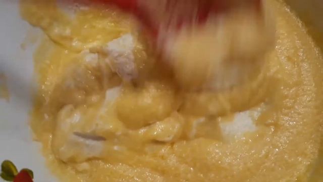 НАЙВКУСНЕЙШИЙ СОЧНЫЙ МАННИК НА КЕФИРЕ БЕЗ МУКИ! смотреть онлайн