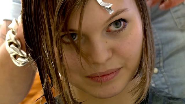 Тенденции в стрижках и окрашивании смотреть онлайн