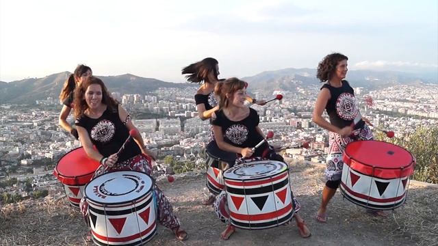 Batalá Barcelona - Banda de percusión samba reggae (Vídeo clip oficial) смотреть онлайн