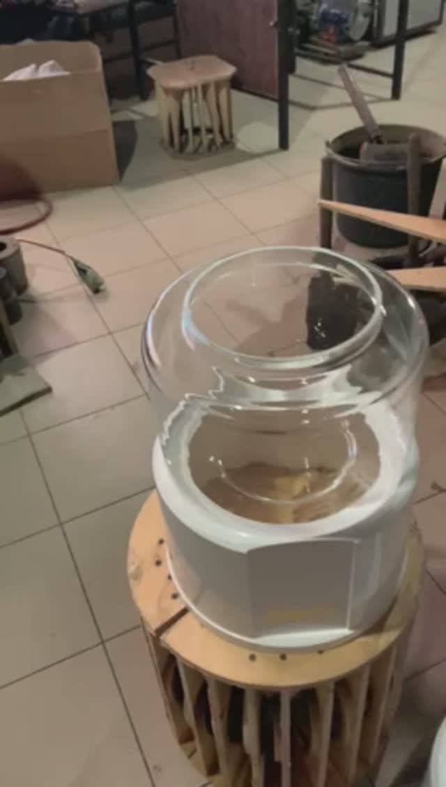 Новая прозрачная колба PPG, на производстве.