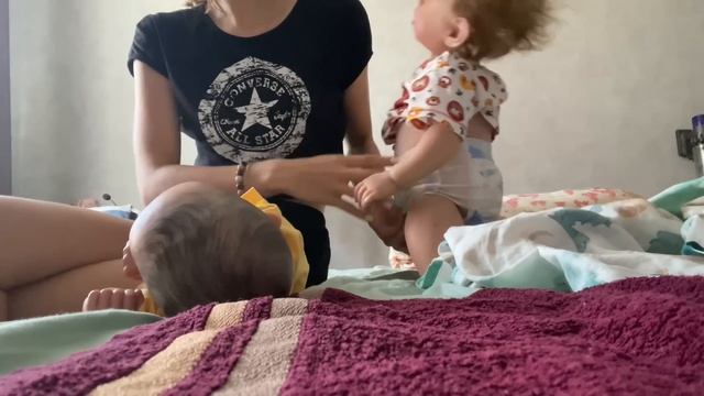 РЕБОРН ЛИАМ ТОЛКНУЛ ГРЕЙСОНА! РЕБОРН ГРЕЙСОН УПАЛ С КРОВАТИ ЛИАМ НАПАЛ НА БРАТА REBORN GRAYSON FELL смотреть онлайн