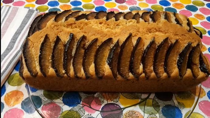 Кекс со сливами. Нежный и очень вкусный. смотреть онлайн