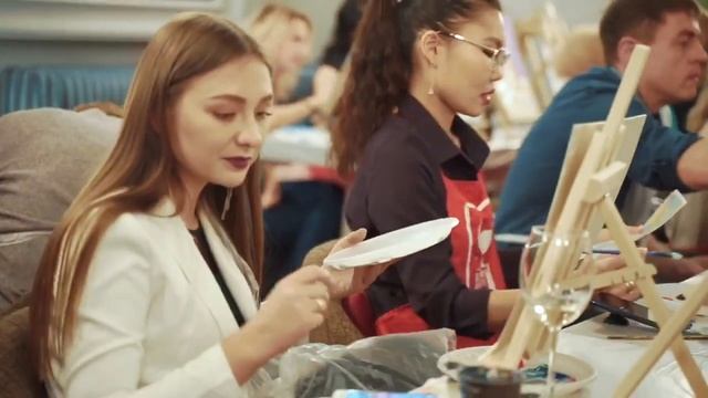 Без бокала нет Шагала. Как провести корпоратив с Коллегами смотреть онлайн