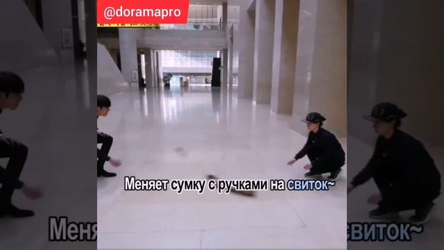 Красавчик Ким У Бин в шоу Беглецы смотреть онлайн