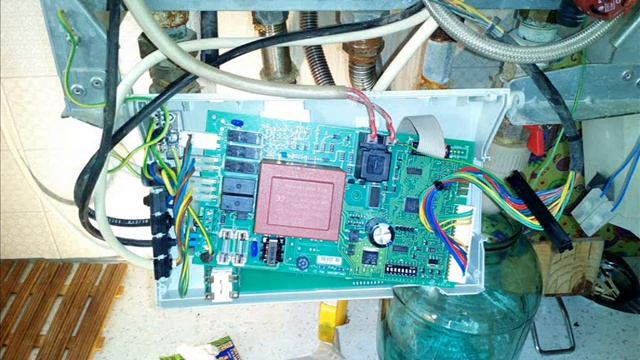 Ремонт котла Bosch GAZ 4000 W ZWA 24 2 K смотреть онлайн