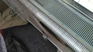 Вяжем балаклаву легко и просто Часть 1  Интересным способом  На любой вязальной машине