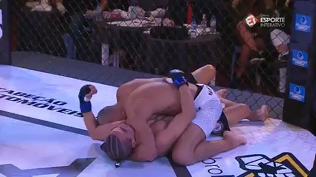 Com excelente performance técnica, Victor Striker vence por decisão смотреть онлайн