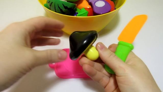 Учим овощи и фрукты на липучках. Развивающее видео для детей. смотреть онлайн