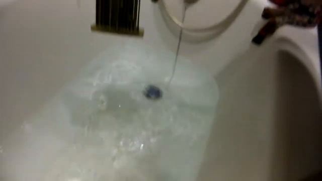 ионизация воды наливающейся в ванну смотреть онлайн