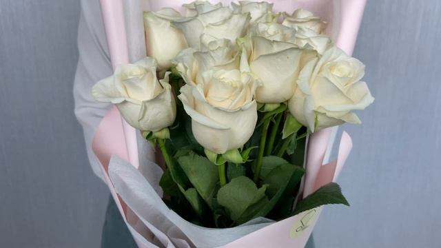 11 белых роз Эквадор 50 см смотреть онлайн
