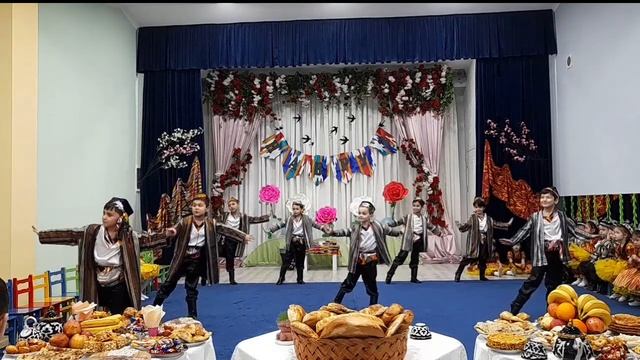 Весенний праздник "Навруз" группы Пчёлка и HappyKIDS. смотреть онлайн