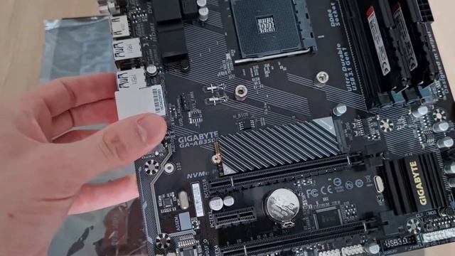 Como instalar um SSD M.2 NVME смотреть онлайн