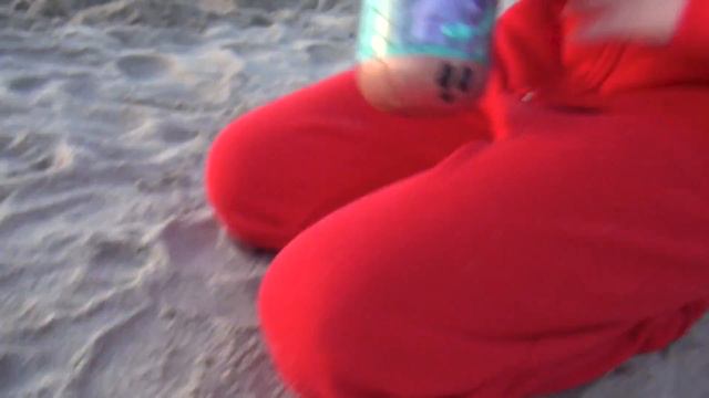 Нашла LOL//ЛОЛ в песке Распаковка LOL на берегу Океана смотреть онлайн