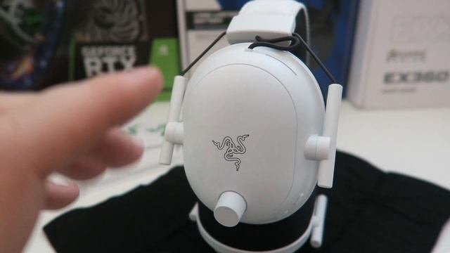 WHITE EDITION! Razer BlackShark V2 Pro Wireless Gaming Headset Unboxing Review & Mic Test! смотреть онлайн