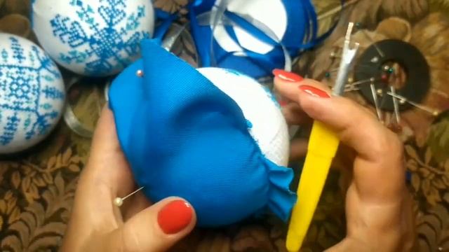 Новорічна кулька з вишивкою хрестиком.New Year's ball with cross embroidery смотреть онлайн