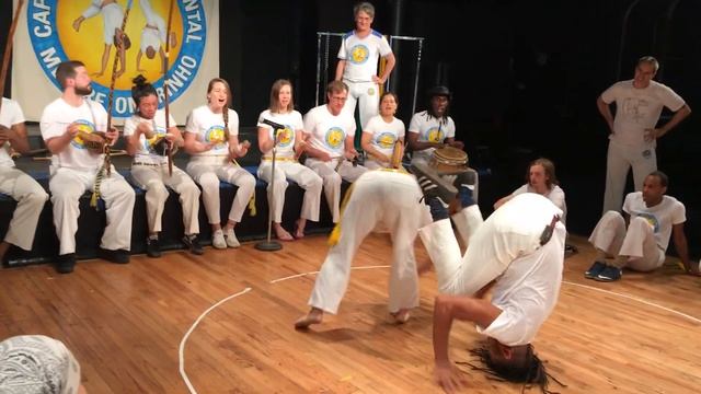 Capoeira Angola Quintal: Instrutor Gigante Batizado Game смотреть онлайн