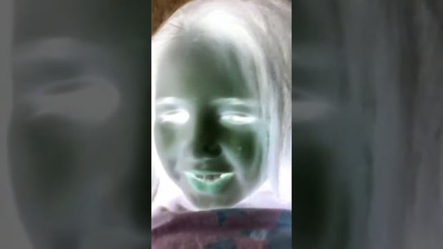 Я Прикинь у меня седые волосы и лицо и губы зеленые