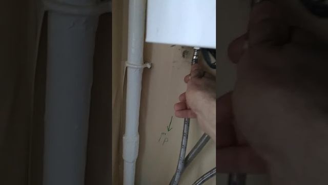 Почему плохо течёт вода со смесителя?! смотреть онлайн