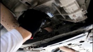 Toyota RAV4 2,0 Тойота РАВ 4 2007 года Замена масла в раздатке и редукторе заднего моста