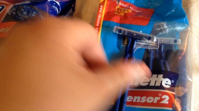 Gillette Good News Vs. Sensor Razor Review смотреть онлайн