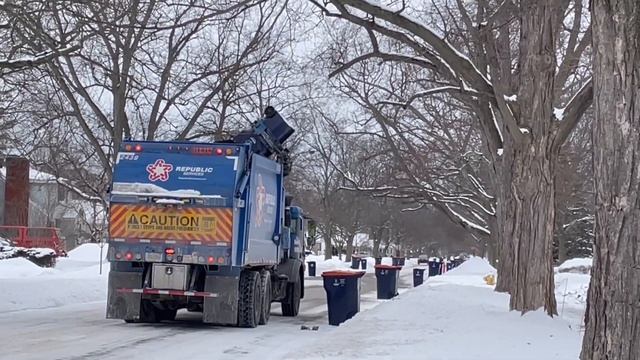 Republic Services Mack Python on trash pick up смотреть онлайн