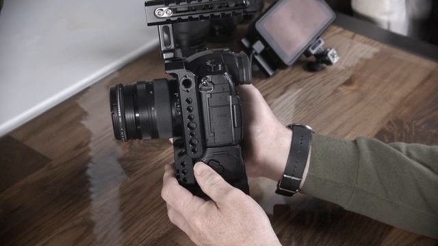 Panasonic GH5 + Neewer GH5 Battery Grip + Small Rig GH5 Cage: Does It All Fit Together?