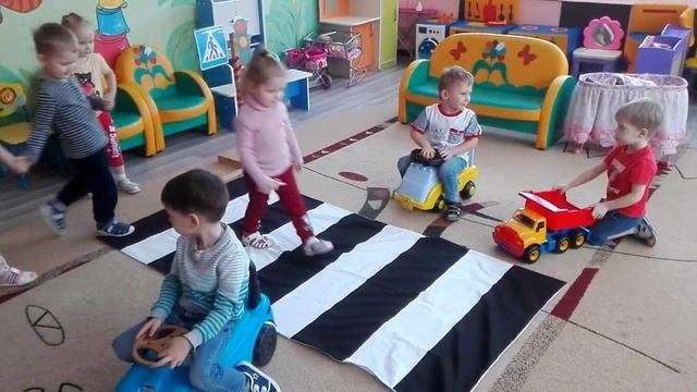 Безопасные дороги с детьми младшего дошкольного возраста.Занятие по ПДД . смотреть онлайн