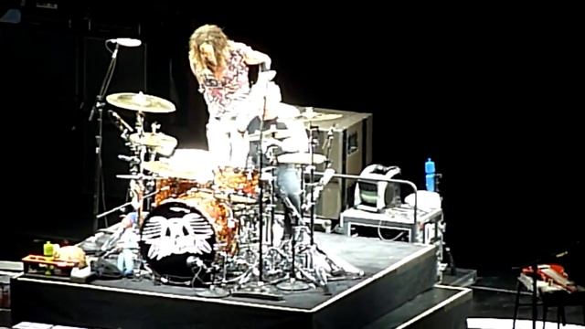 【Aerosmith】- Drum Solo (Oakland, Oracle Arena - 8/4/12) смотреть онлайн