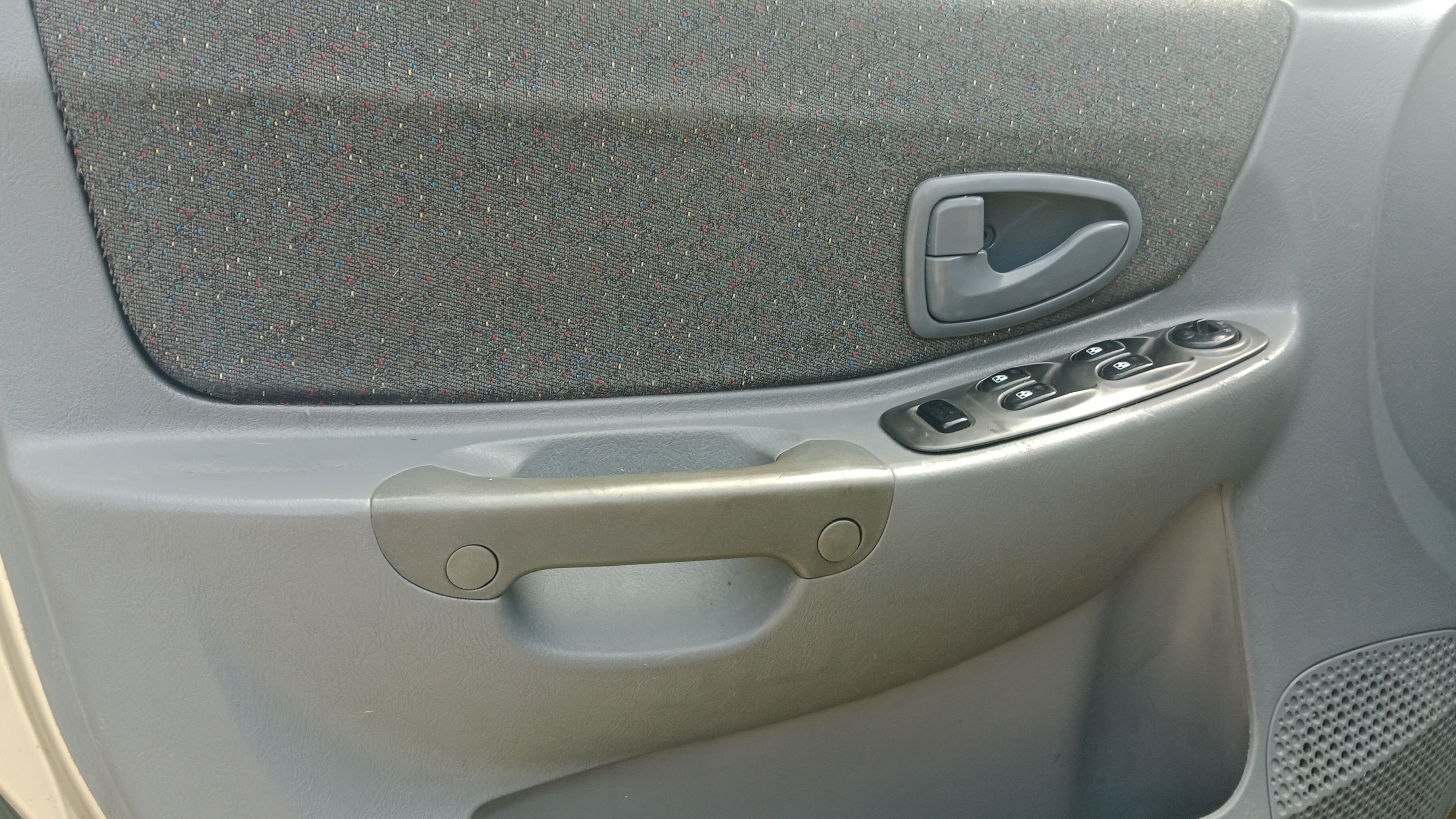 Ремонт дверной карты Hyundai accent ремонт автомобильного пластинка смотреть онлайн