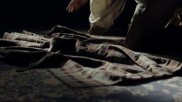 OUTLANDER: Deleted Scene Ep. 114 - "Jamie demonstrates putting on a his Kilt" смотреть онлайн