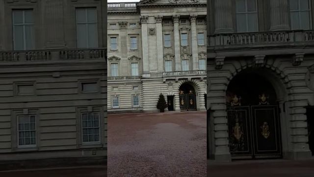 London Tour of Buckingham Palace: Queen of England's House смотреть онлайн