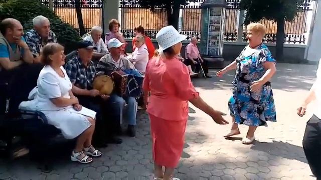 Зажигаем в парке Гомеля! смотреть онлайн