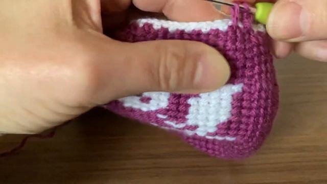 16. Тапочки тунисским крючком. Обвязка. Окончание первого ряда. Второй ряд. смотреть онлайн