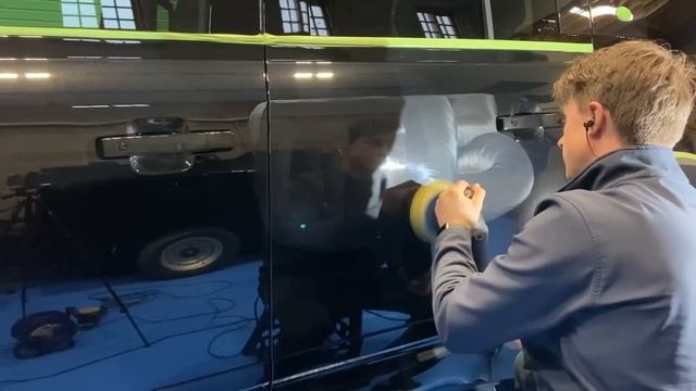 Land Rover Defender x 110 After a Single Stage Machine Polish and Ceramic Coating / Carpro Cquartz смотреть онлайн