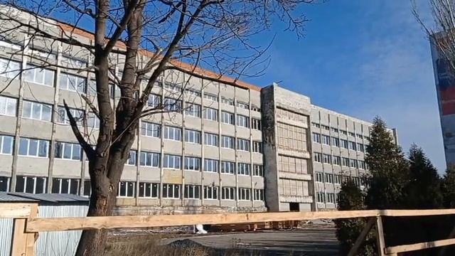 Мариуполь Сгоревший Мариупольский горсовет в 2014г ремонтируют смотреть онлайн