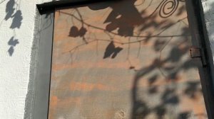 @0319 Покраска металлической двери с подготовкой. Латка жести на месте трубы.