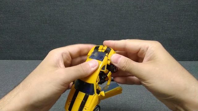 Обзор трансформера Bumblebee - Deluxe class - Transformers 2007. Музей Р-ТФ. смотреть онлайн