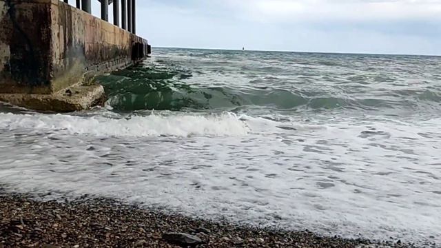 Красивые шторма на море завораживающее видео 😍 #Межводное #Ялта смотреть онлайн