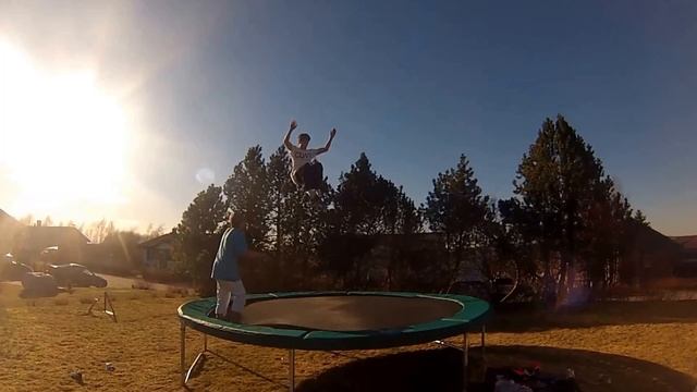TRAMPOLINE MADNESS! [TRIPLE LANDED] смотреть онлайн