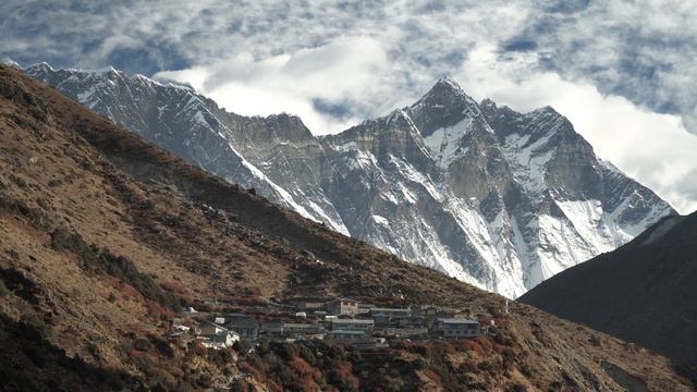 EVEREST BASE CAMP TREK - outside touristic guided routes смотреть онлайн