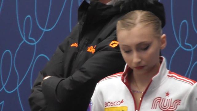 Бывший и нынешний ТШ Александры Трусовой.Трусова,Муравьева,Валиева выходят на разминку ЧР-2022 смотреть онлайн