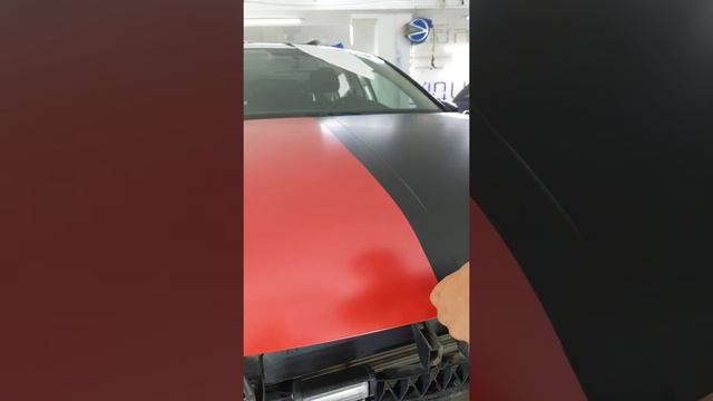 Оклейка VW Polo - оклейка кузова автомобиля черной матовой и красной пленкой, антихром смотреть онлайн