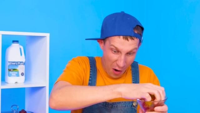 Кулинарный Челлендж: Я против Бабушки | Забавные Кухонные Лайфхаки от RaPaPa Challenge смотреть онлайн