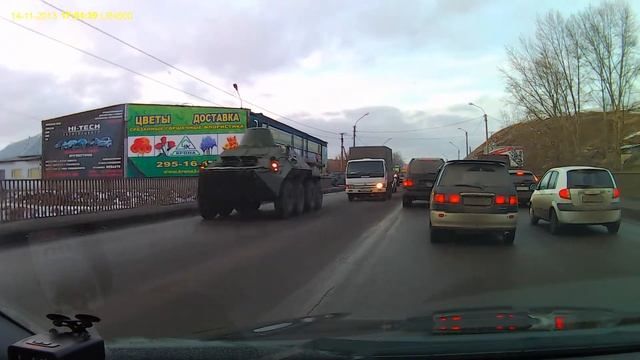 БТР ездят по улицам г. Красноярска. смотреть онлайн