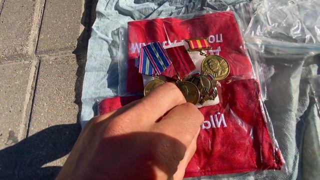 Списанная форма со складов армии, награды и другое на казанской барахолке. смотреть онлайн