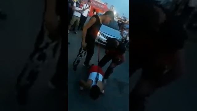 Восьмилетний ребёнок тянет автомобиль с волосами смотреть онлайн